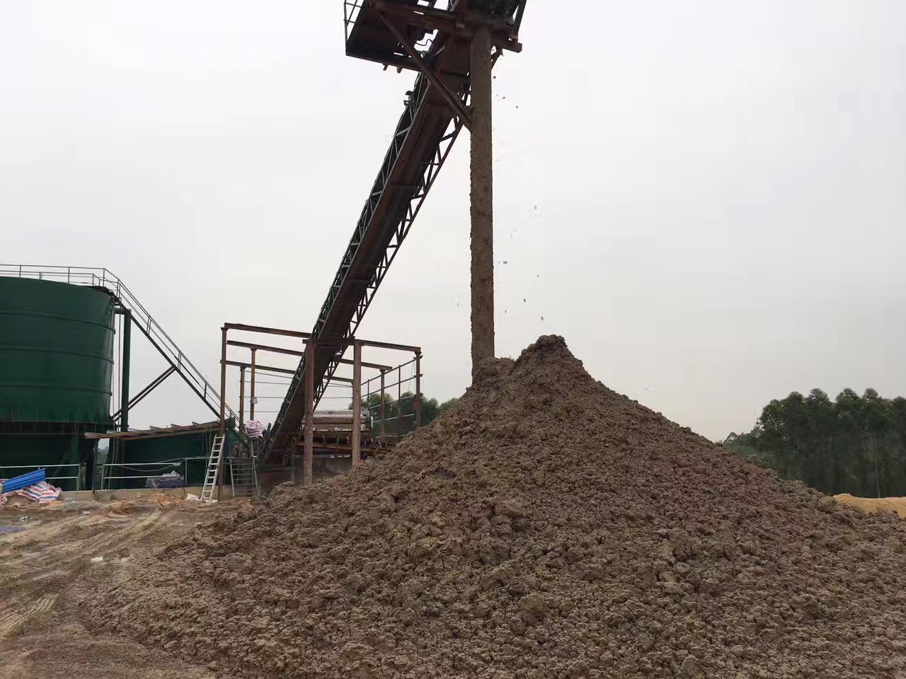 北京洗沙厂用聚丙烯酰胺现场教客户调试使用